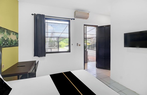 Sunset Road Hotel | Hotel O near Trans Studio Theme Park formerly Sunset Cozy