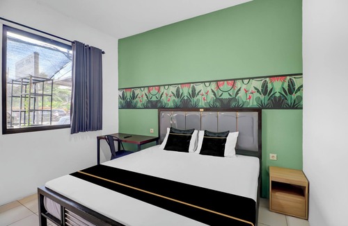 Sunset Road Hotel | Hotel O near Trans Studio Theme Park formerly Sunset Cozy