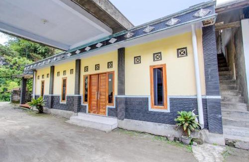 Cangkringan Hotel | Hotel O Pondok Wisata Kurniawan 2NearWonogondang Camp (Bumi Perkemahan Wonogondang)