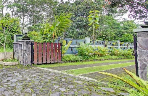 Cangkringan Hotel | Hotel O Puri Adem 86 Syariah BunkbedNearMerapi Golf Club