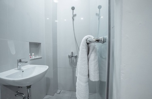 Tanjung Duren Utara Hotel | Hotel O Residence Khoe