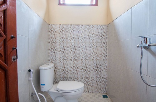 Lawang Hostel | Hotel O Safira Family Residence Syariah