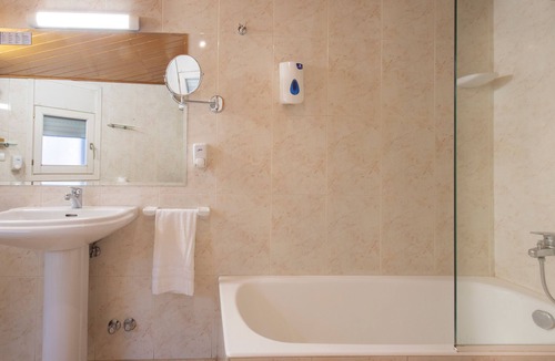 Encamp Hotel | Hotel Oros