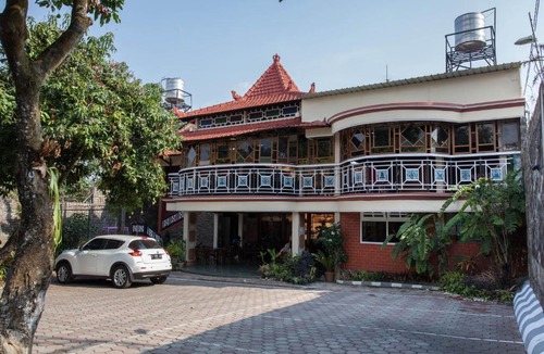 Oro Oro Ombo House | Hotel Palereman Soerabaia