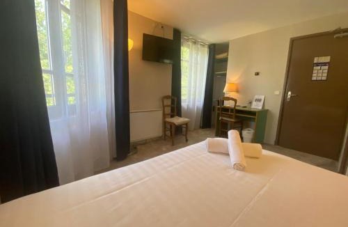 Le Vesinet Hotel | Hotel Paris Vesinet -ex Auberge des 3 Marches