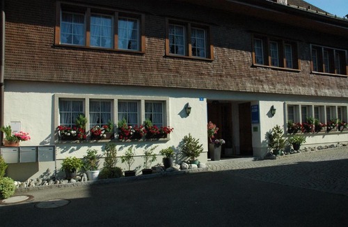 Zuzwil House | Hotel Pension Im Dorf
