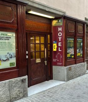 Lucerne Hotel | Hotel Pickwick and Pub "the room with a view"