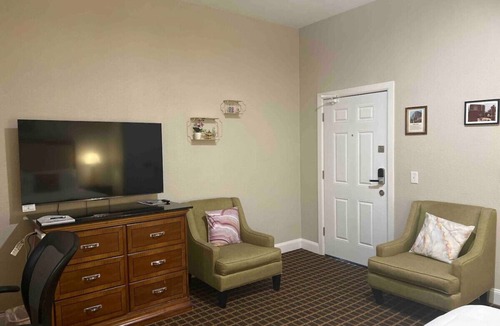 Laurel Hotel | Hotel Pinehurst- Arabian Suite 104