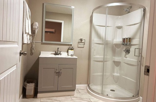 Laurel Hotel | Hotel Pinehurst- Arabian Suite 104