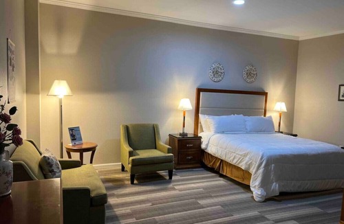 Laurel Hotel | Hotel Pinehurst- Pine Belt Suite 207
