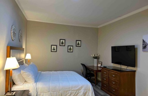 Laurel Hotel | Hotel Pinehurst- Pine Belt Suite 207