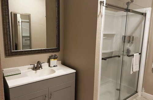 Laurel Hotel | Hotel Pinehurst- Pine Belt Suite 207