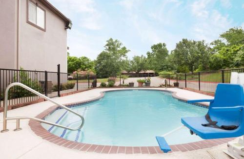 Huntsville Hotel | Hotel Piney Woods