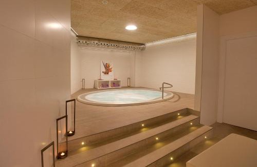 Old Town Hotel | Hotel Pompaelo Plaza del Ayuntamiento & Spa