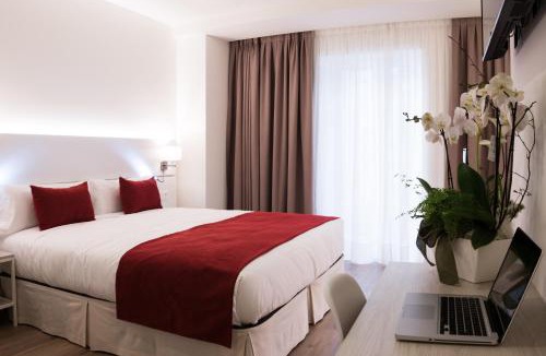 Old Town Hotel | Hotel Pompaelo Plaza del Ayuntamiento & Spa