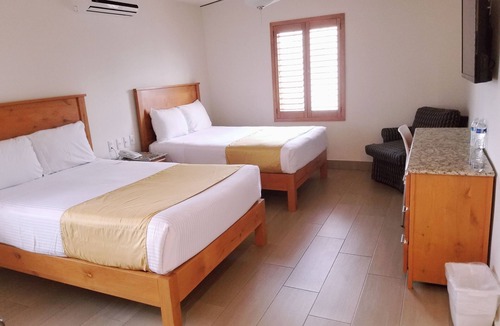 Avenida Revolucion Hotel | Hotel Quinta