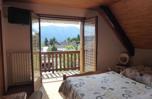 Saint-Julien-en-Champsaur Hotel | Hotel-restaurant Les Chenets