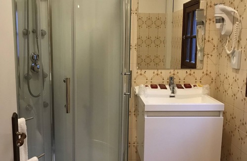 Cordes-sur-Ciel Hotel | Hotel Raymond VII