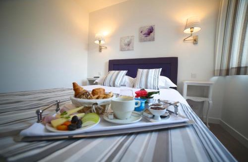 Saint-Hilaire-du-Harcouet Hotel | Hotel Restaurant Le Lion d'Or