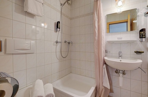 Les Mosses Hotel | Hotel Relais Alpin Twin Room Ski In-Out 2, Les Mosses, Switzerland
