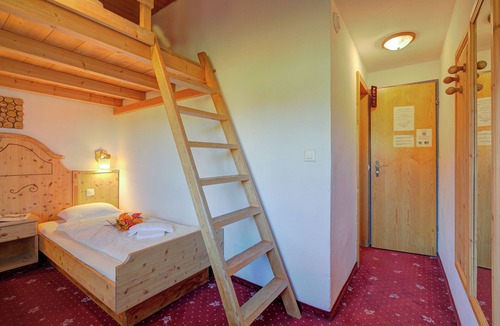 Les Mosses Hotel | Hotel Relais Alpin Twin Room Ski In-Out 7, Les Mosses, Switzerland