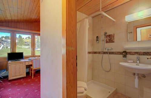 Les Mosses Hotel | Hotel Relais Alpin Twin Room Ski In-Out 7, Les Mosses, Switzerland