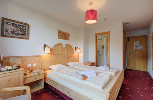 Les Mosses Hotel | Hotel Relais Alpin Twin Room & Balcony 2, Les Mosses, Switzerland