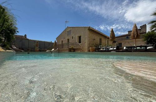 Gallargues-le-Montueux Hotel | Hotel Restaurant O'Banel