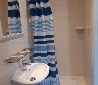 Boucoiran-et-Nozieres Hotel | Hotel Restaurant du Pont de Ners