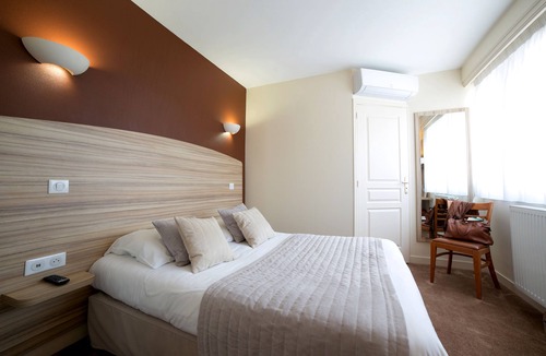 Doue-la-Fontaine Hotel | Hotel Restaurant Auberge de la Rose