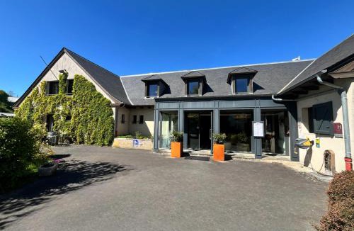 Mur-de-Barrez Hotel | Hotel Restaurant Auberge du Barrez Logis