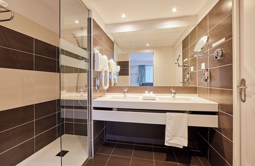 Crevin Hotel | HOTEL RESTAURANT BEL AIR