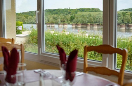 Notre Dame de la Garenne Hotel | Hotel Restaurant des 4 Ecluses