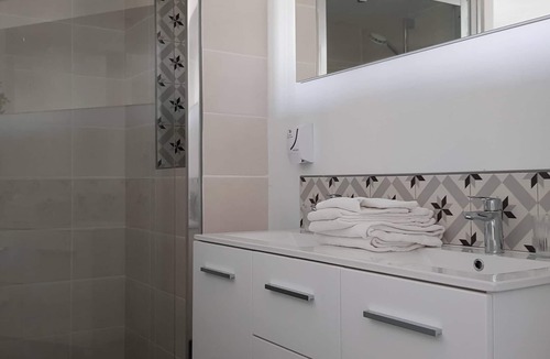 Meze Hotel | Hotel Restaurant du Port