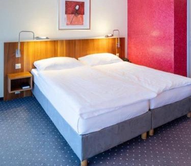Oberaegeri Hotel | Hotel - Restaurant Eierhals am Ägerisee
