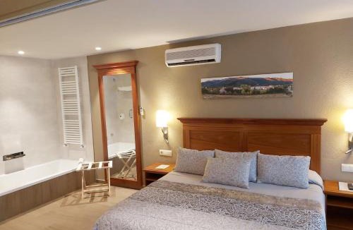 Macanet de Cabrenys Hotel | Hotel-Restaurante La Quadra