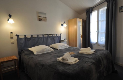 Les Portes-en-Re Hotel | Hotel Restaurant L'Emeraude