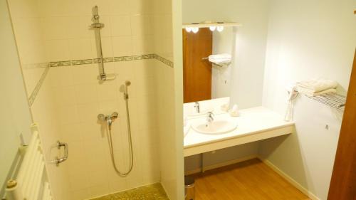 Montpon-Menesterol Hotel | HOTEL Restaurant LE CALDERO