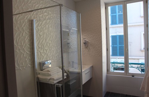 Poissy Hotel | Hotel Restaurant L'Esturgeon