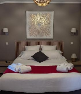 Monflanquin Hotel | Hotel Restaurant La Dame du Lac