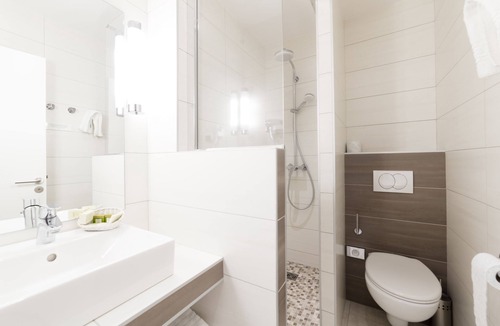 Saint-Gilles Hotel | Hotel Restaurant Le Cours