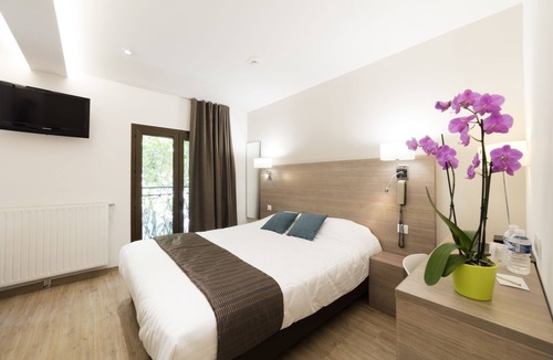 Saint-Gilles Hotel | Hotel Restaurant Le Cours