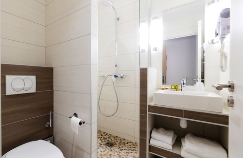 Saint-Gilles Hotel | Hotel Restaurant Le Cours