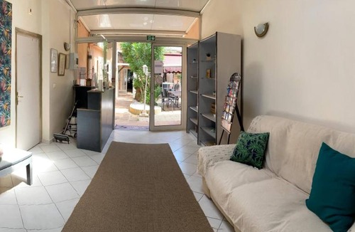 Cros-de-Cagnes Hotel | Hotel Restaurant Le Derby