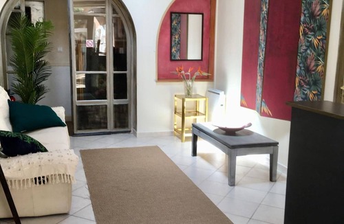 Cros-de-Cagnes Hotel | Hotel Restaurant Le Derby