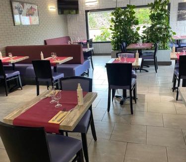 Saint-Jean-Baptiste Hotel | Hotel Restaurant Vesontio