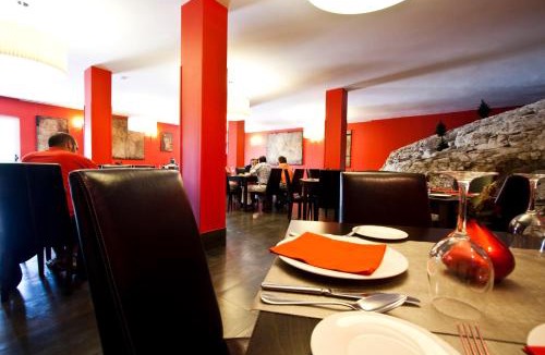 Quincoces de Yuso Hotel | Hotel Restaurante Puente Romano