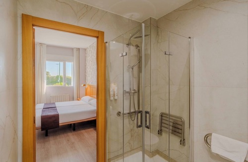 Villagonzalo Pedernales Hotel | Hotel Rey Arturo Burgos