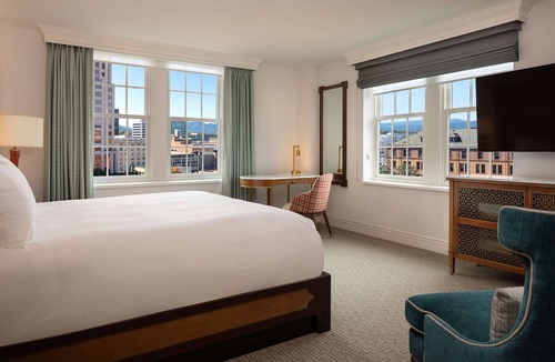Roanoke Hotel | Hotel Roanoke & Conference Ctr, Curio Collection by Hilton