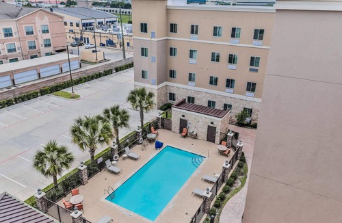 Chinatown Apartment | Hotel Room with Kitchen and FREE parking